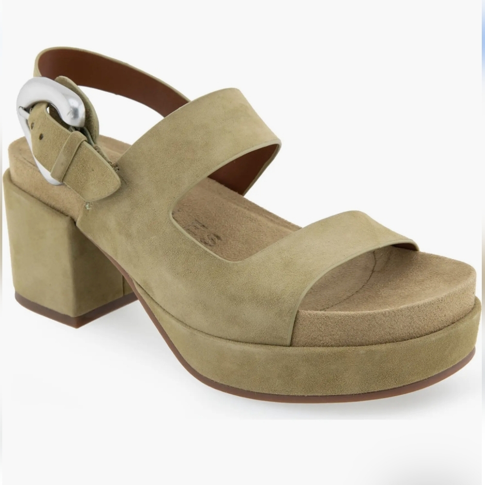 New in box Aerosoles Clarkson suede sandals